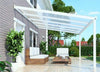 Klassieke terrasoverkapping in mat crème van 5,06 x 3,5 meter met heldere polycarbonaat